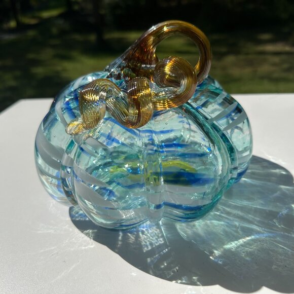 #5261 CLEAR W/ BLUE & WHITE SWIRL PATTERN GLASS PUMPKIN - Picture 10 of 11